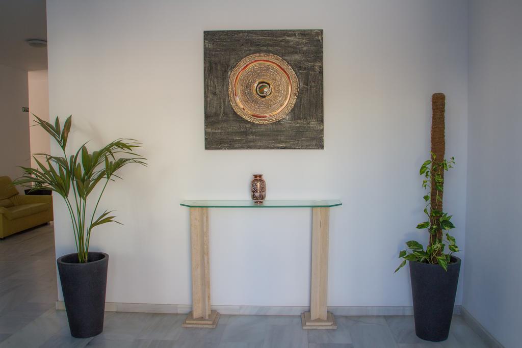 At Almoraide Rooms Suites (Adults Only) Nerja Bagian luar foto