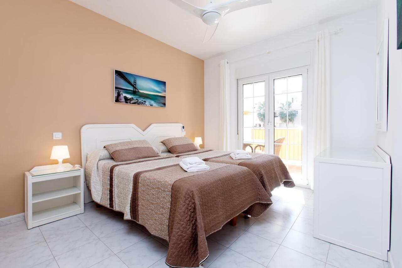 At Almoraide Rooms Suites (Adults Only) Nerja Bagian luar foto