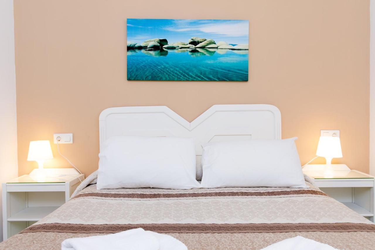 At Almoraide Rooms Suites (Adults Only) Nerja Bagian luar foto