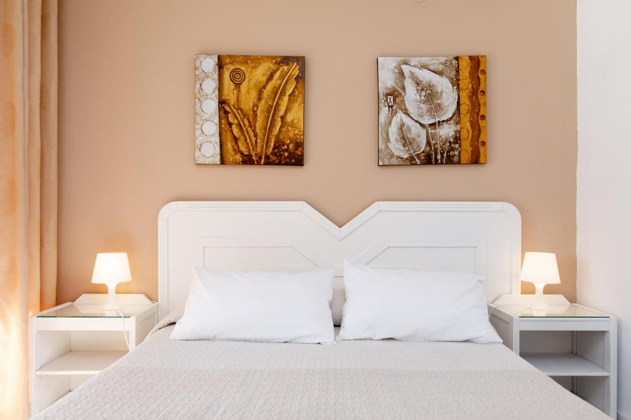 At Almoraide Rooms Suites (Adults Only) Nerja Bagian luar foto